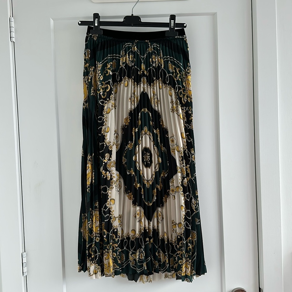 ZARA pleated scarf-print skirt